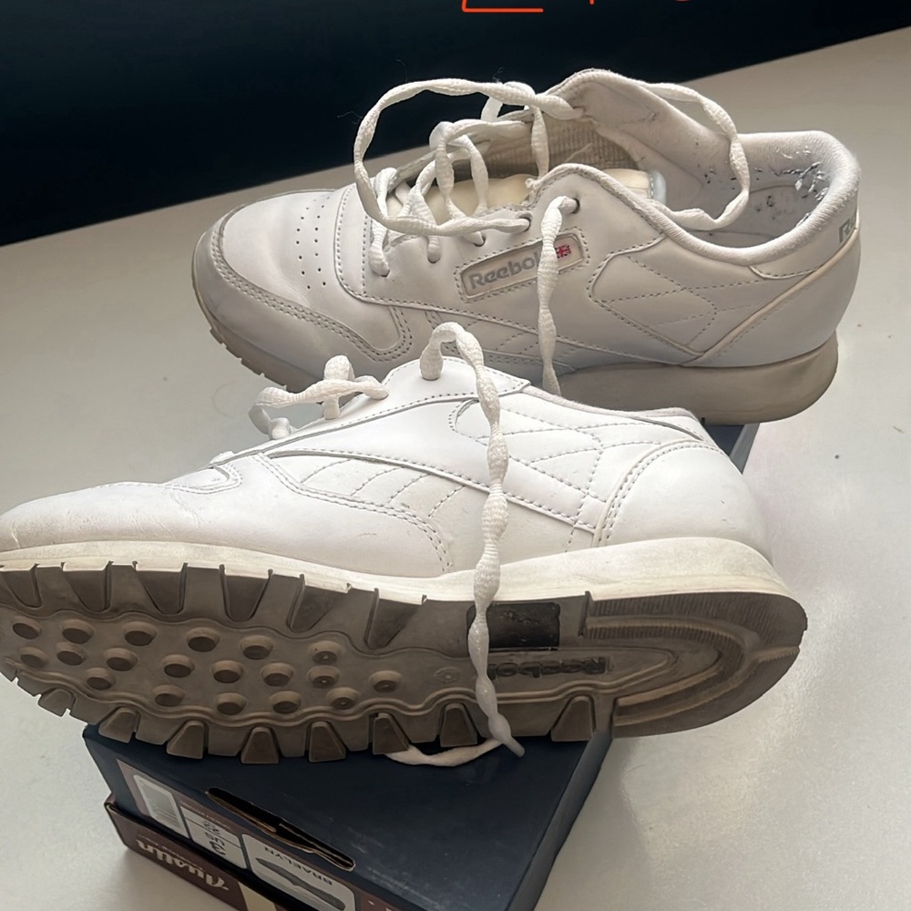 Reebok White Sneakers with Versatile Design and Textured Sole